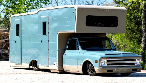 Monster on Wheels: A 1972 Chevrolet That Redefines What a Camper Can Be