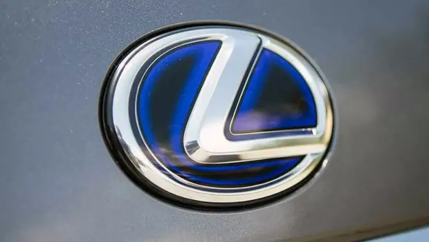Lexus Unveils a Six-Wheeled Minivan — It's Mind-Boggling What's Going On in Japanese Engineers' Minds