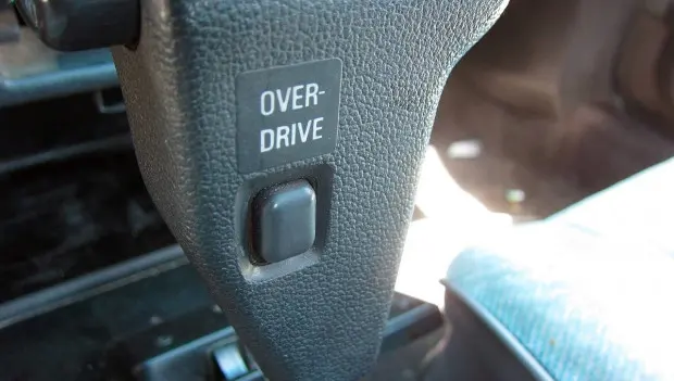 Many Drivers Don’t Know Why the Mysterious “Overdrive OFF” Button Existed—and Why It Disappeared