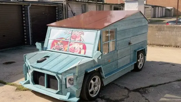 Guinness Record: 123 mph in a British Shed on Wheels