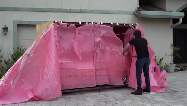 American Man Tests a Tiny Electric Car From China — and Is Shocked by How It Drives