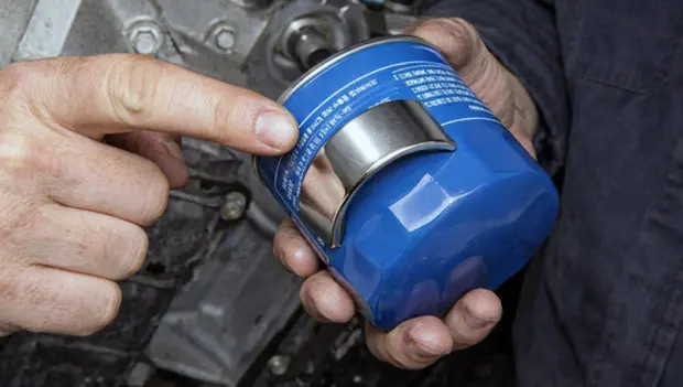 Why Some Drivers Attach a Magnet to the Oil Filter—and How It May Help Protect the Engine