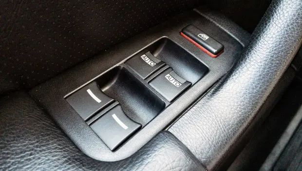 Unbelievably, it really works: a life hack on how to close all car windows without the ignition on