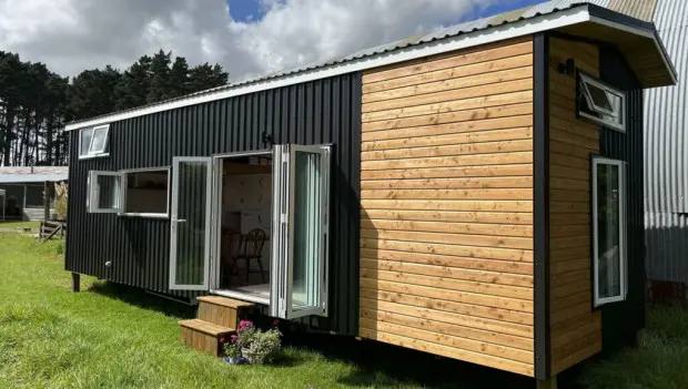 The Old Man Pine Is a Three-Bedroom Tiny House That Blends Craftsmanship With Functionality