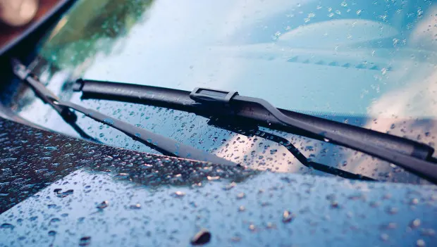 One Capful and Your Wipers Stop Squeaking: Experts Reveal a Simple Trick
