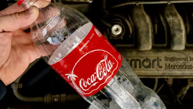 Veteran Drivers’ Secret: Why Some Motorists Pour Coca-Cola Into Their Engine Cooling System