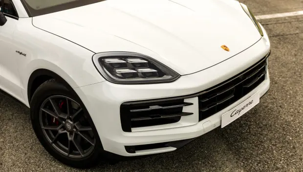 Українцям пояснили, за ввезення яких авто доведеться сплачувати податок на розкіш