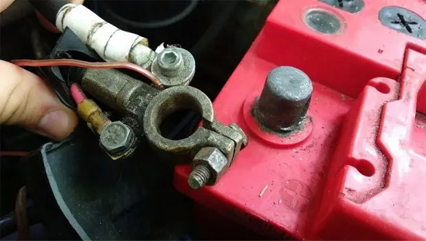 Why Engine RPMs Fluctuate After Disconnecting the Battery