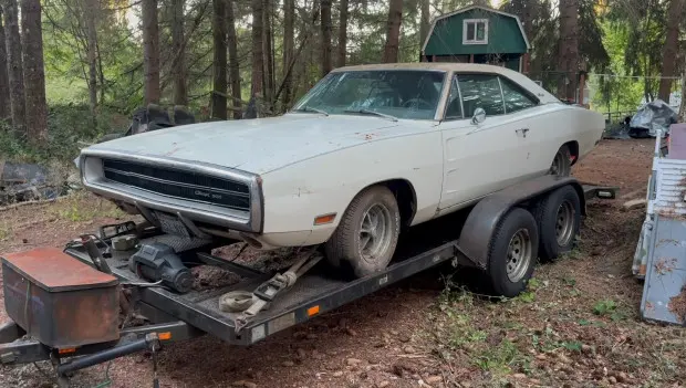 La Dodge Charger 500 est restée immobilisée pendant 35 ans après avoir perdu sa pression d&rsquo;huile, mais elle doit maintenant reprendre la route