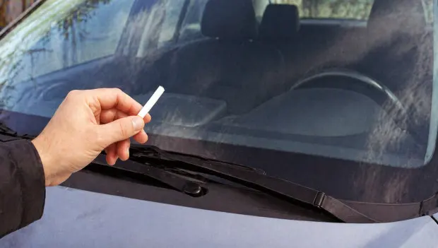 Simple Cigarette Hack to Keep Your Car’s Windshield Clean and Streak-Free