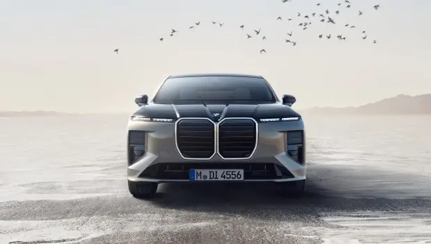 New BMW 7 Series Debuts With Bold “Hyper Grille,” Up to 680 HP and a Massive 43-Inch Display