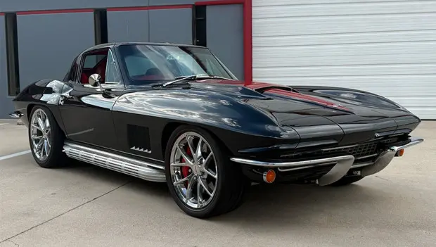 This 1967 Corvette Has a Split Window — and Purists Probably Won't Approve