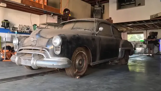 1949 Oldsmobile Barn Find Gets First Wash in Decades, Becomes Stunning Survivor