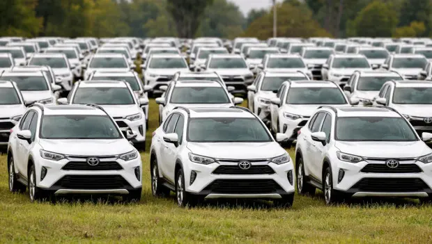 What Happens to Cars Dealers Can’t Sell: Where They End Up and What Their Fate Is