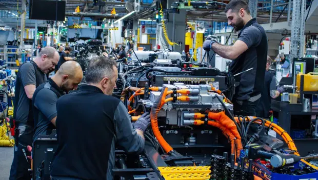 Mercedes Unveils Electric Truck That Charges Faster Than You Can Book a Load