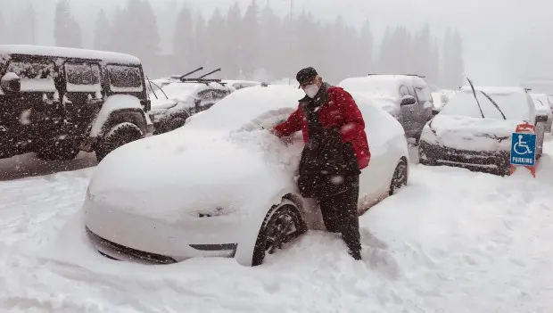 Winter Is Coming — Last Year’s Deep Freeze Turned Teslas Into “Ice Statues.” Americans Need to Know This