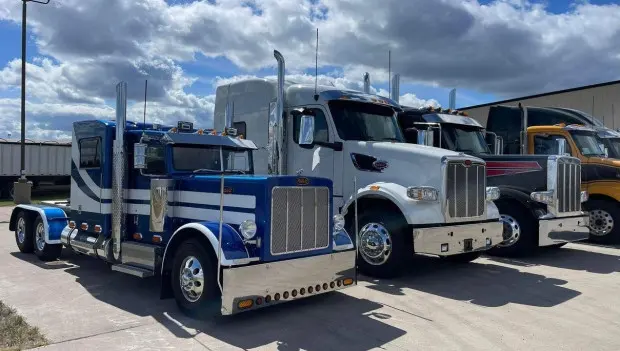 How You Can Turn a Pickup Into a Mini 18-Wheeler With an XS Big Rig Kit