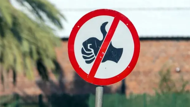 It Confuses Many Drivers: What Does the Road Sign With a Thumbs-Up Mean?