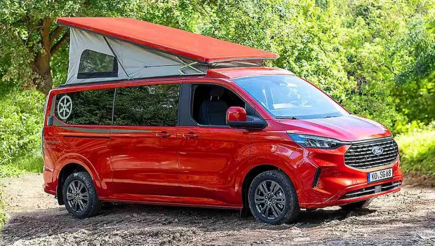 17.9-Foot Ford Minivan Packs in a Kitchen, Bedroom, Toilet, and Shower