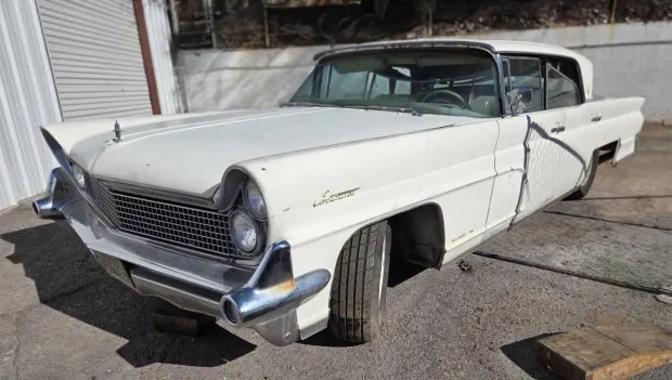This 1959 Lincoln Sat Abandoned for 35 Years—Now It’s Selling for Less Than an iPhone