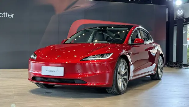 Илон Маск добавит в автомобили Tesla ИИ с характером — от философа до флиртующего собеседника