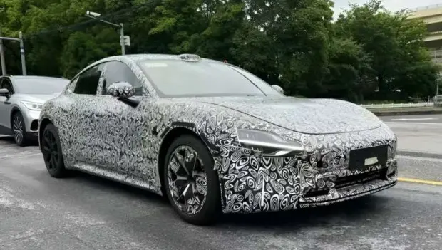 Xiaomi SU7: Spy Photos and Rumors Hint at Refresh Amid Market Speculation