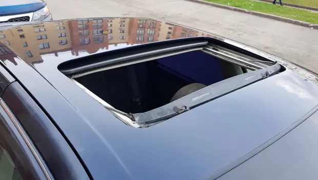 Many Americans Don't Know How to Manually Close a Broken Car Sunroof