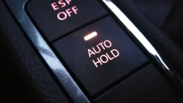 Auto Hold: The Button Many Americans Still Don’t Know About — and How It Can Change the Way You Drive