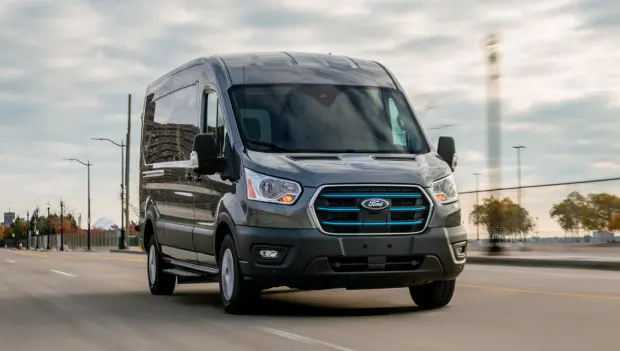 Faible demande pour les fourgons électriques Ford au Royaume-Uni : la concurrence est en cause