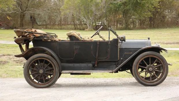 Shine and Glamour of Retro: Al Capone’s Legendary Cadillac
