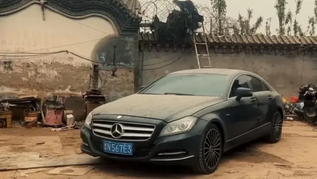 Man Buys a Beaten-Up Mercedes-Benz for $38K, Fixes It, Then Says He Sold It for $200K