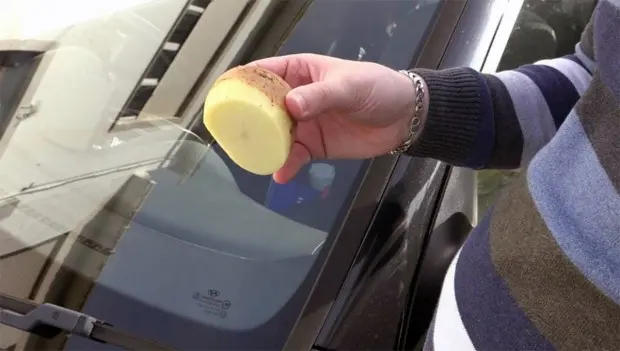 Old-School Hack: Rubbing Glass with Potatoes for a Water-Repellent Finish