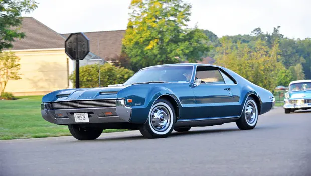 1966 Oldsmobile Toronado: The Front-Drive Marvel America Didn't Buy