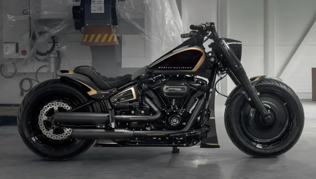 Harley-Davidson Fat Boy Cruiser Sacrifices Itself So That "Evil Boy" Can Take Over