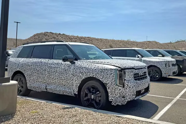 Noua generație de Kia Telluride a fost surprinsă pe drumuri în timpul testelor