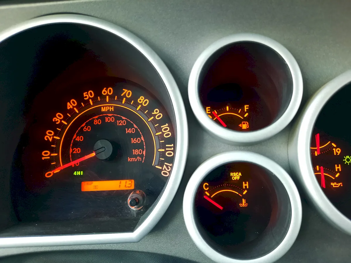The indicator light shows that the RSCA system is turned off.