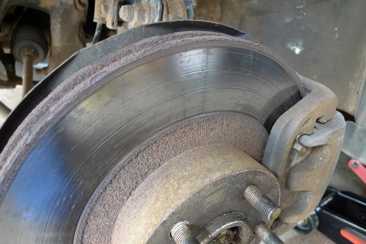 Monitor the condition of brake discs