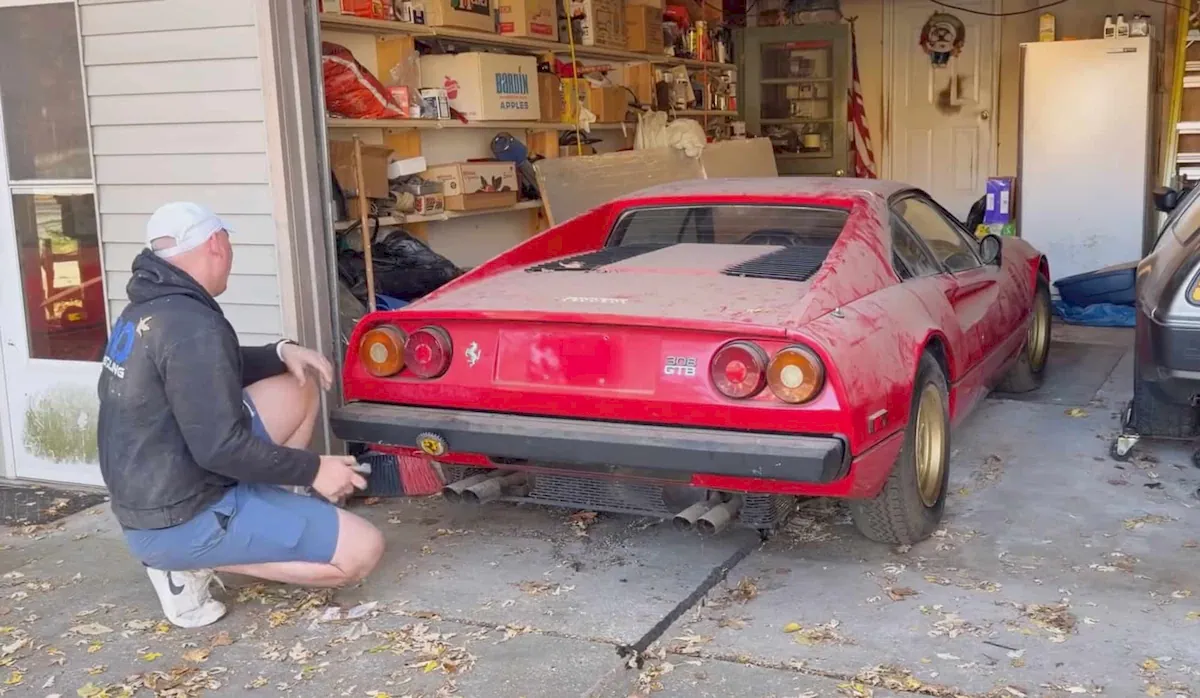 Ferrari 308 GTB, found after 30 years in a garage in the USA