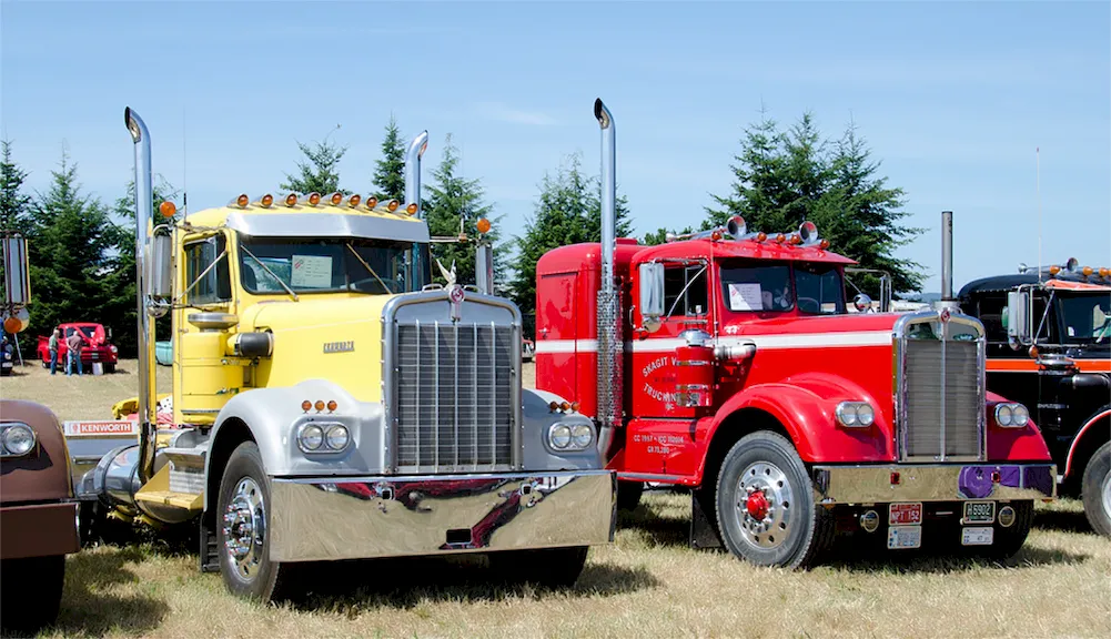Yellow: 1961 model. Red: 1965 W900A