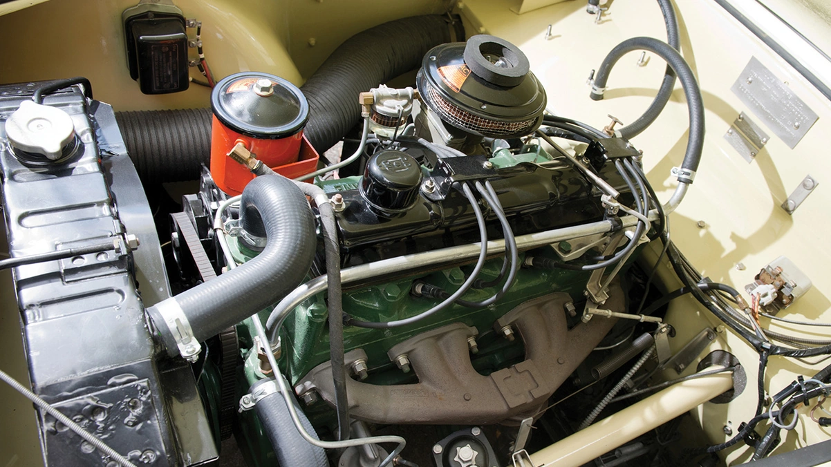 The design of the Willys Hurricane (F4-161) engine was quite unusual for the 1950s. It featured overhead intake valves and side exhaust valves