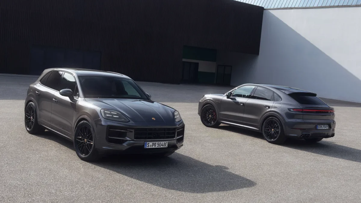 ポルシェカイエンとタイカンブラックエディション