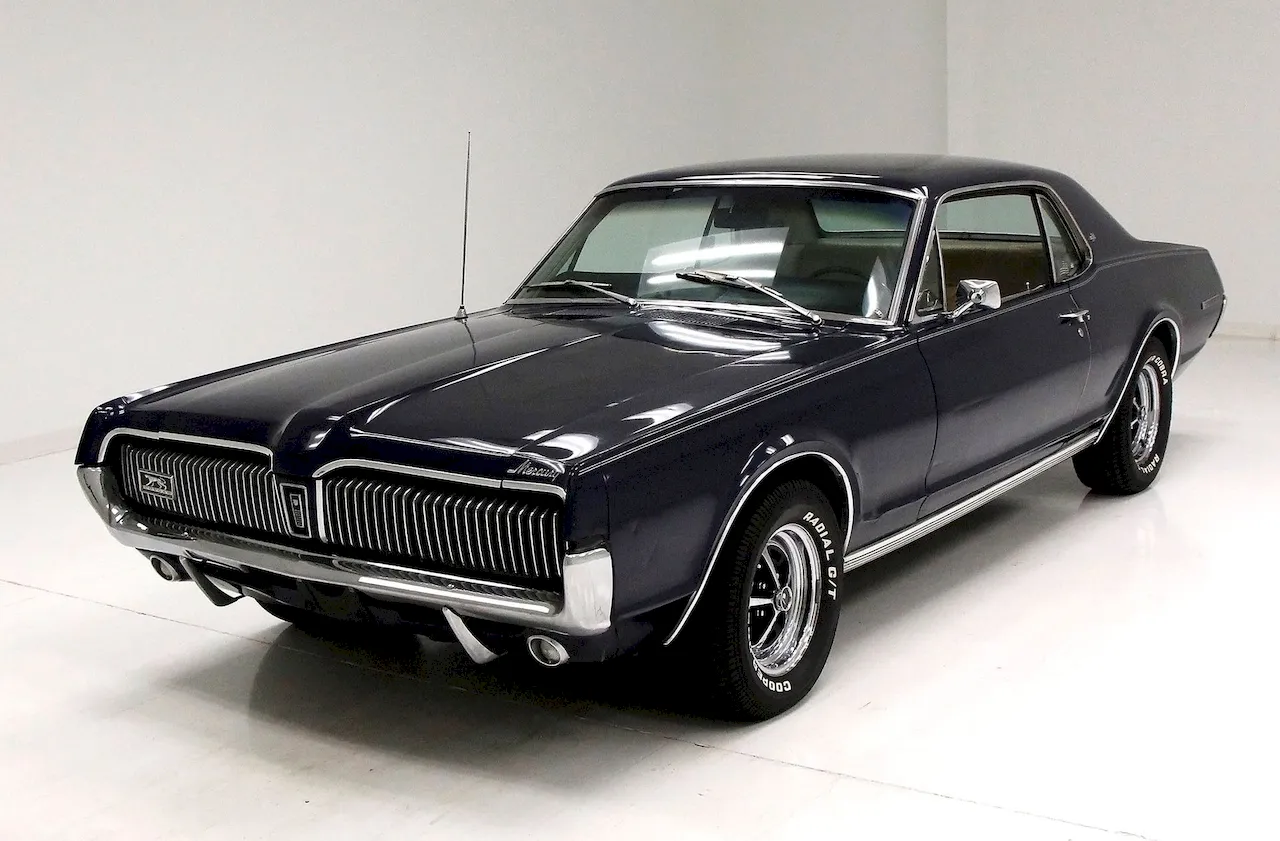 The Mercury Cougar was equipped with a V8 engine ranging from 289 to 428 cubic inches.