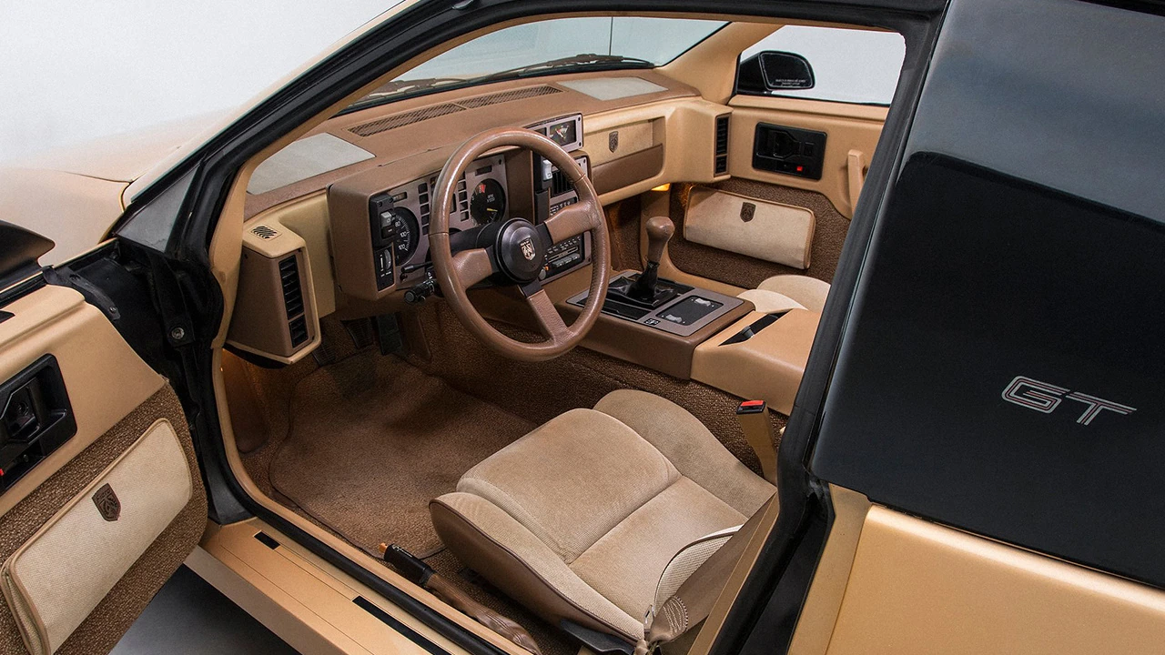 The Fiero's interior also upheld its sporty reputation and had rather nice trim / a decent finish