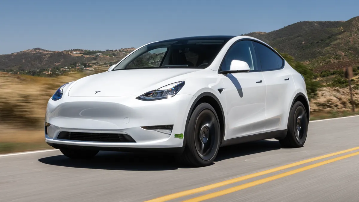 Tesla Model Y - 2024