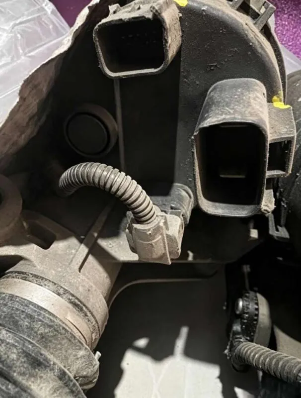 Single-winding front steering motor with 0.1&deg; positioning accuracy.