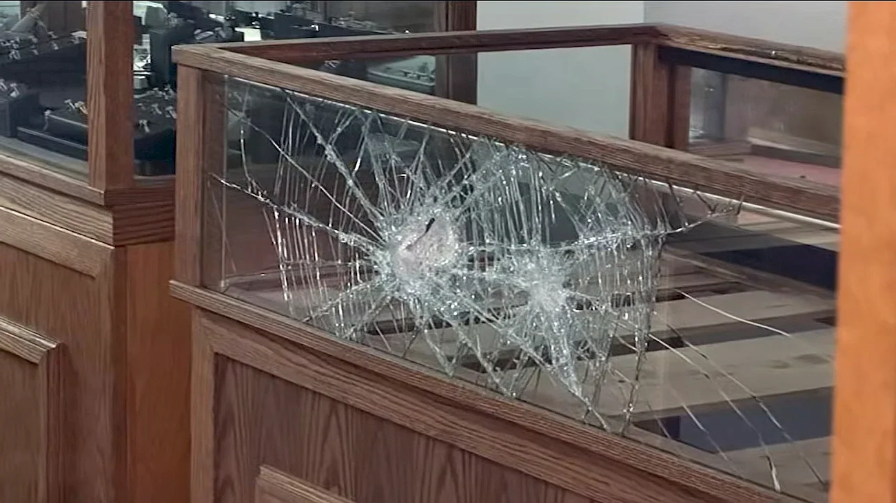 Storefront smashed by burglars