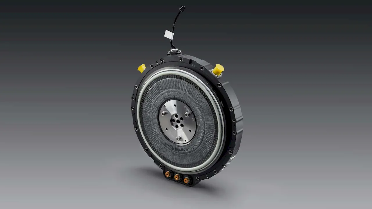 The new engine, weighing only 12.7 kg (28 lbs), achieved a peak power of 750 kW (over 1,000 horsepower) and a power density of 59 kW per kg.