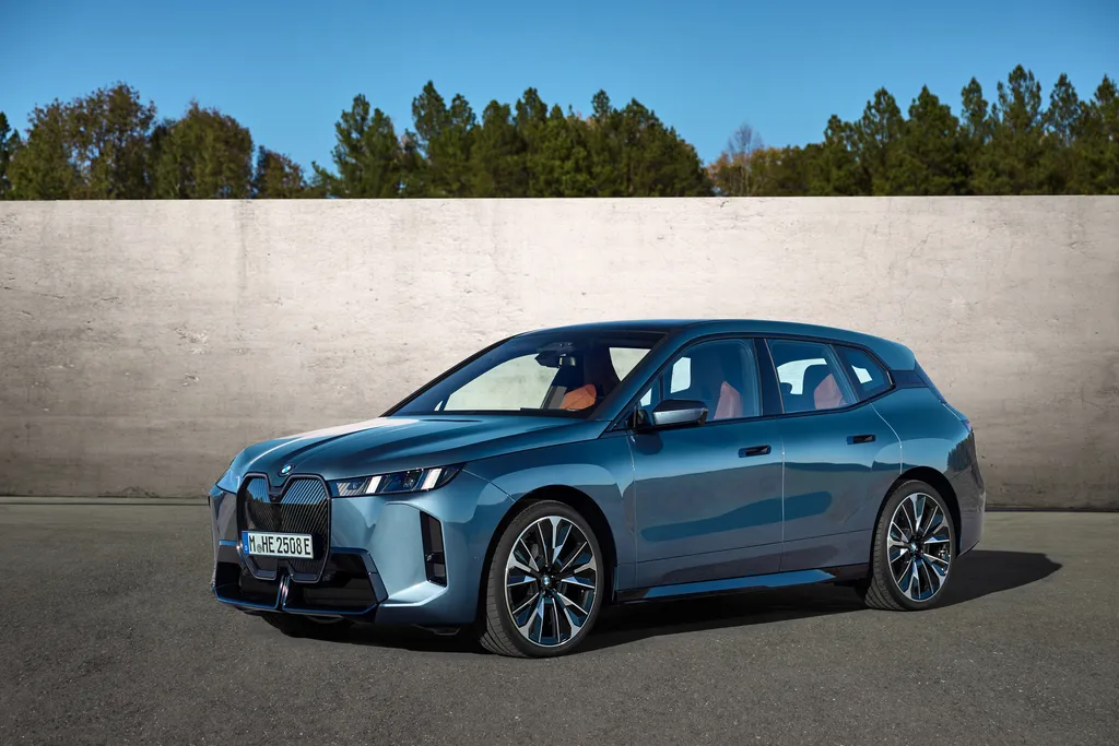 BMW iX xDrive60, Arctic Race Blue metallic, 2025