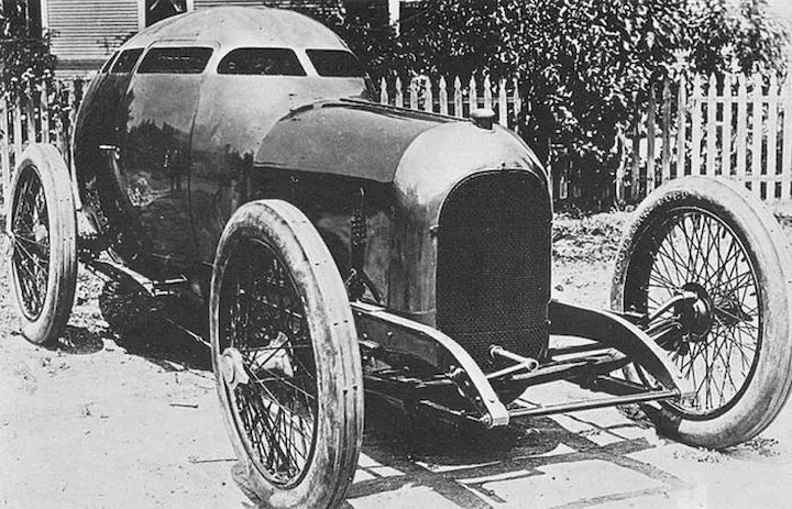 Revolutionary "Golden Submarine".