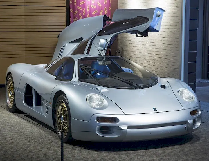 The Isdera Commendatore 112i was shown in Frankfurt in 1993.
